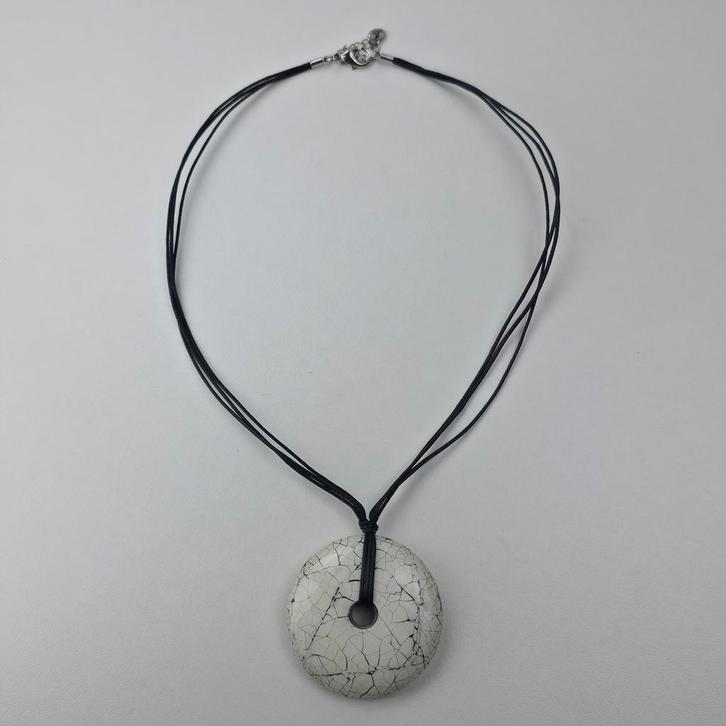 Uniseks Ketting met Witte Donut Hanger – Cracked Design, Sieraden, Tassen en Uiterlijk, Kettingen, Zwart, Nieuw, Met hanger, Overige materialen