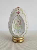 Fabergé ei - Œuf en porcelaine fine en bas-relief signé
