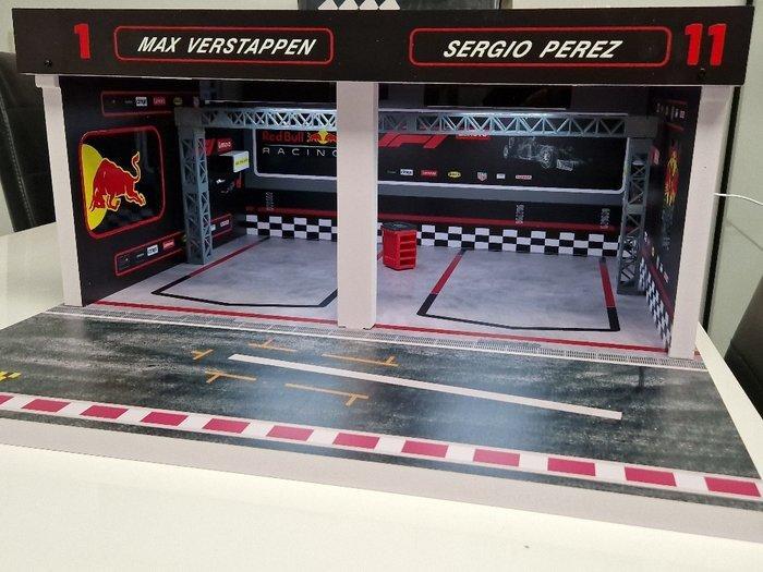 SD-modelcartuning 1:18 - Modelauto - Red Bull F1 Pitbox, Hobby en Vrije tijd, Modelauto's | 1:5 tot 1:12