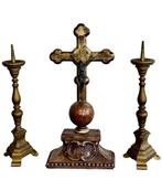 Kerkaltaarset - antiek houten kruisbeeld met een paar