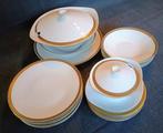 Hutschenreuther, Rosenthal - Tafelservies (22) - Bordo oro -, Antiek en Kunst