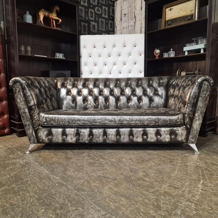 Veiling 3-Zits Bank Chesterfield, Royal, zilver, Huis en Inrichting, Banken | Bankstellen, Nieuw, Leer, Verzenden