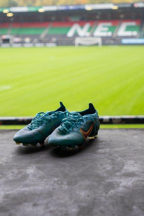 NEC Nijmegen - Bryan Linssen - 2015 - Voetbalschoen, Verzamelen, Overige Verzamelen