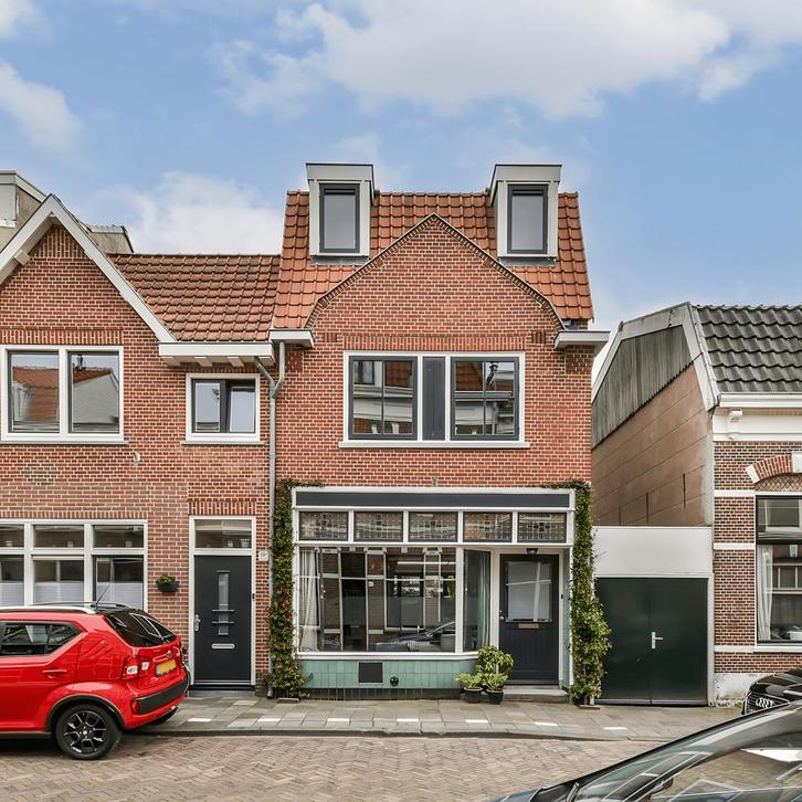 Gemeubileerde eengezinswoning met tuin en parkeergelegenheid, Huizen en Kamers, Huizen te koop