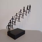 sculptuur, L’art de s’élever - 39 cm - IJzer