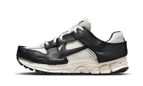 Nike Zoom Vomero 5 Timeless Panda Dunk - maat 42.5, Kleding | Dames, Schoenen, Sneakers of Gympen, Nieuw, Verzenden