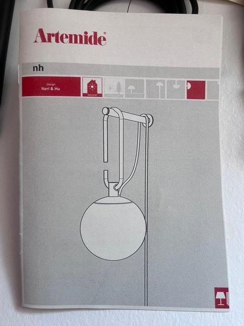 Artemide - Neri&Hu - Wandlamp (2) - NH PARETE - Opaline glas, Antiek en Kunst, Antiek | Lampen