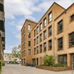 Gemeubileerde eengezinswoning met parkeerplaats en...