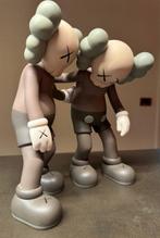 Kaws (1974) - Along the Way (brown), Antiek en Kunst, Kunst | Designobjecten