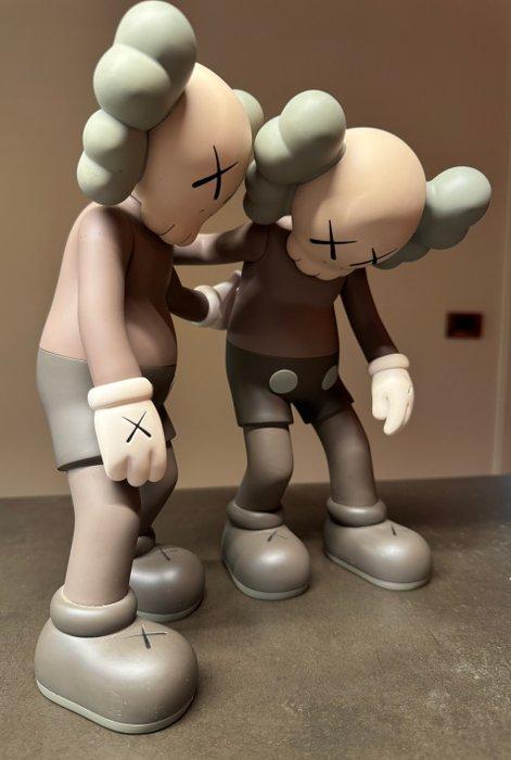 Kaws (1974) - Along the Way (brown), Antiek en Kunst, Kunst | Designobjecten
