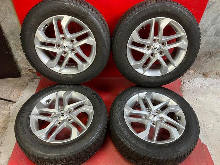 Winterbanden Hyundai Kona 205/60R16 Vredestein, Auto-onderdelen, Banden en Velgen, 16 inch, Winterbanden, 205 mm, Personenwagen
