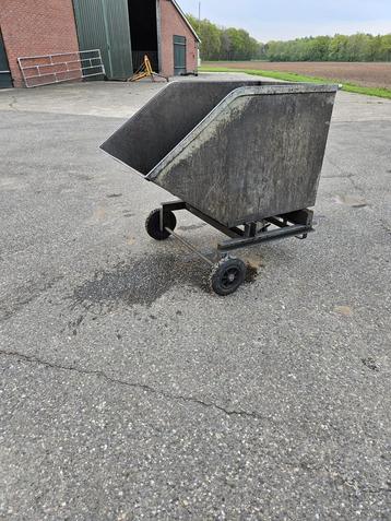 Kiepbak kantelbak spanenbak heftruck 250 liter beschikbaar voor biedingen