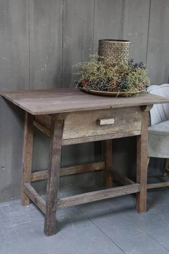 ≥ Oud authentiek houten tafeltje met lade H76 x B90,5 — Tafels | Sidetables Marktplaats