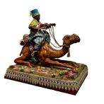 sculptuur, Personaggio su cammello in cuoio pressato -, Antiek en Kunst