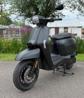 Lambretta V50 45km/u E5+ Special Zwart 2025 beschikbaar voor biedingen