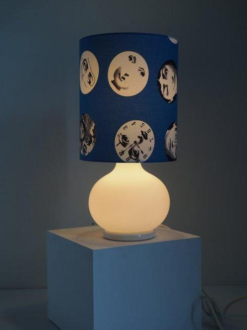 Vintage opaline glass table lamp/shadow Fornasetti fabric -, Antiek en Kunst, Antiek | Meubels | Stoelen en Banken