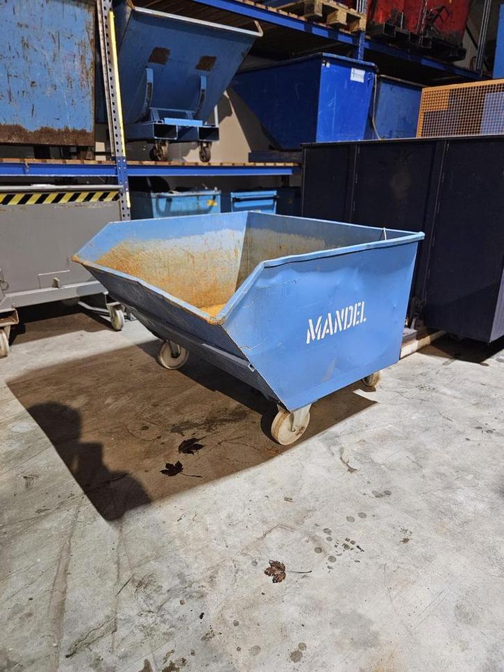 Kiepbak kantelbak spanenbak heftruck 900 liter, Zakelijke goederen, Machines en Bouw | Heftrucks en Intern transport, Voorzetapparatuur