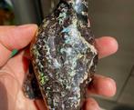 Groot museumstuk - 828 ct - natuurlijke zwarte opaal -