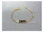 Gouden baby naamplaat graveer armbandje. Gratis graveren.