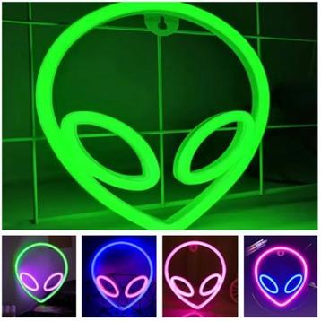 Alien Neon lamp beschikbaar voor biedingen