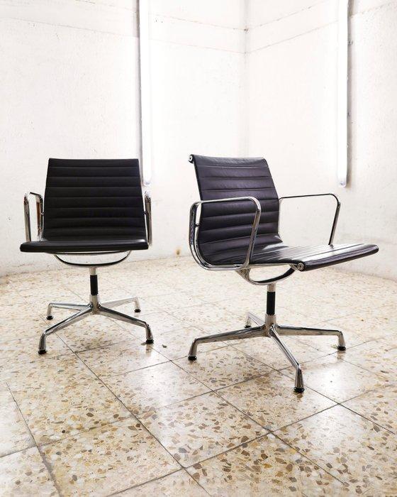 Vitra - Charles Eames, Ray Eames - Bureaustoel (2) - EA108 -, Antiek en Kunst, Kunst | Designobjecten