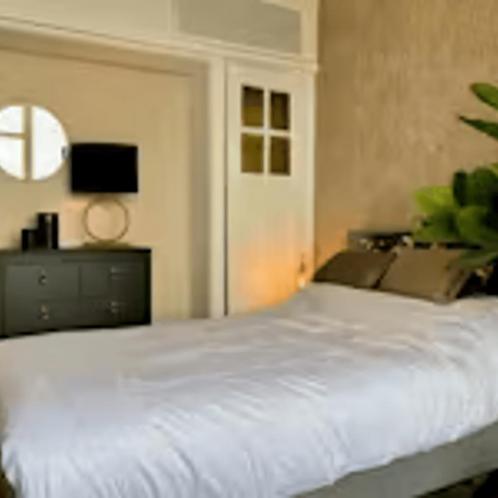 Gemeubileerde studio met eigen keuken en douche, i..., Huizen en Kamers, Kamers te huur, Minder dan 20 m², Overige regio's
