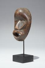 Een houten masker - Kroumein - Ivoorkust (Zonder