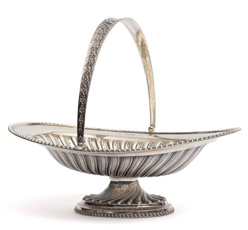 Een Engels zilveren soezenmand, Antiek en Kunst, Antiek | Goud en Zilver, Zilver, Ophalen