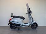 Vespa Sprint Brom 45 km/h, BWJ 08-2023, Chalk Grey, Custom, Fietsen en Brommers, Maximaal 45 km/u, Ophalen of Verzenden, Zo goed als nieuw