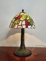 Tafellamp - Tiffany-stijl tafellamp - model met druif - H 45, Antiek en Kunst