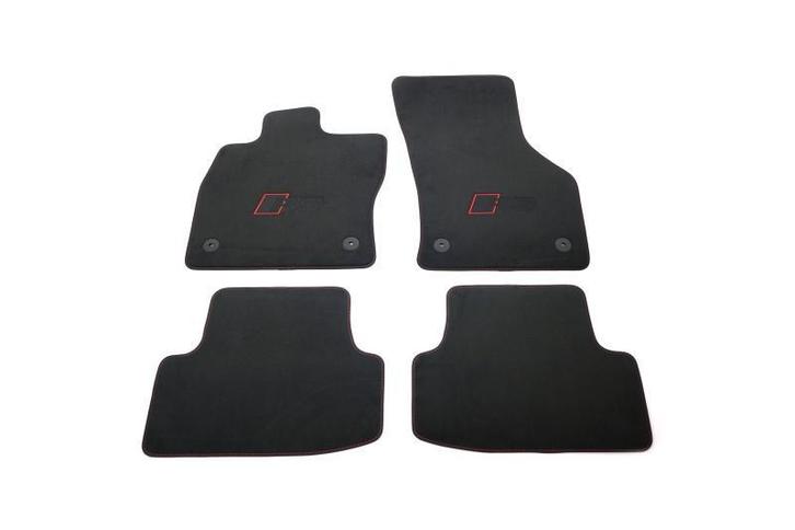 Audi A3 (8Y) RS velourse mattenset voor- en achterzijde (ro), Auto diversen, Automatten, Nieuw, Verzenden