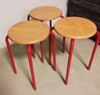 Kruk - IJzer, Hout - Drie stoelen