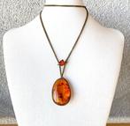 Ketting en hanger met Baltische barnsteen cabochon -