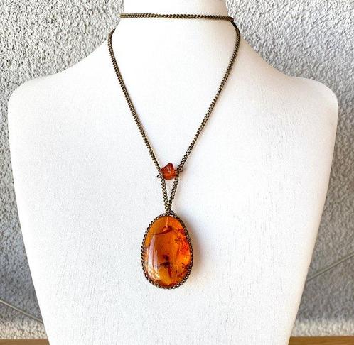 Ketting en hanger met Baltische barnsteen cabochon -, Verzamelen, Mineralen en Fossielen