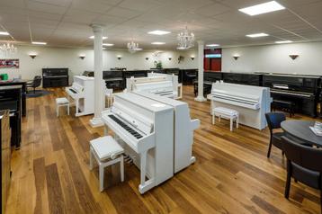 Witte Yamaha pianos U1-U3- A-graded-10 jr gar. beschikbaar voor biedingen