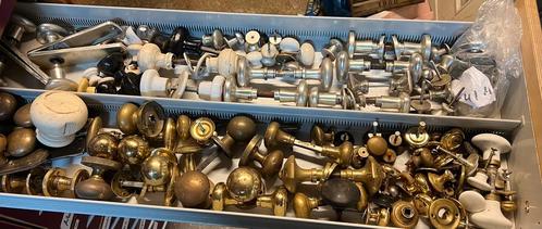 250 stuks antiek deur beslag deur klinken w.c sloten houten, Doe-het-zelf en Verbouw, Hang- en Sluitwerk, Klink of Kruk, Gebruikt