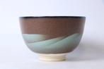 Fijne Kutani-ware theekom – Rijk bruin interieur en