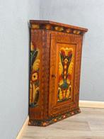 Zweedse volkskunst hoekhangkast - Kast - Hout, Antiek en Kunst