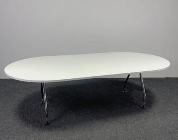 Vitra Vergadertafel Ovaal Blad 240x120 cm beschikbaar voor biedingen