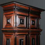 Zeer monumentale 4-deurskast ca 1680 in palissander en ebben, Antiek en Kunst, Antiek | Meubels | Kasten, Ophalen of Verzenden