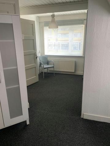 Studio te huur in Emmen - 18 m² - 2 kamer(s) - 2 kamers beschikbaar voor biedingen