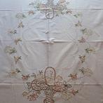 Tafelkleed - 190 cm - 140 cm - Handgeborduurde nappe, Antiek en Kunst