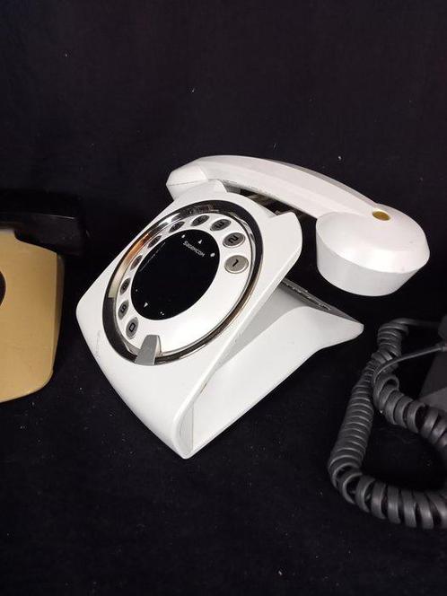 Analoge telefoon - Plastic - Drie vintage telefoons jaren, Antiek en Kunst, Kunst | Designobjecten