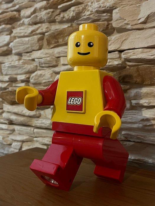 Lego Minifiguur zaklamp - Red legs and yellow torso man, Kinderen en Baby's, Speelgoed | Duplo en Lego