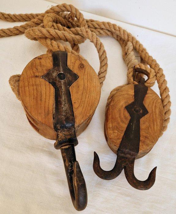 Ship’s pulley (2) - Hout, IJzer, Antiek en Kunst, Curiosa en Brocante