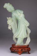Kwanyin beeldje - voet en hout - Serpentine Celadon Sculptee