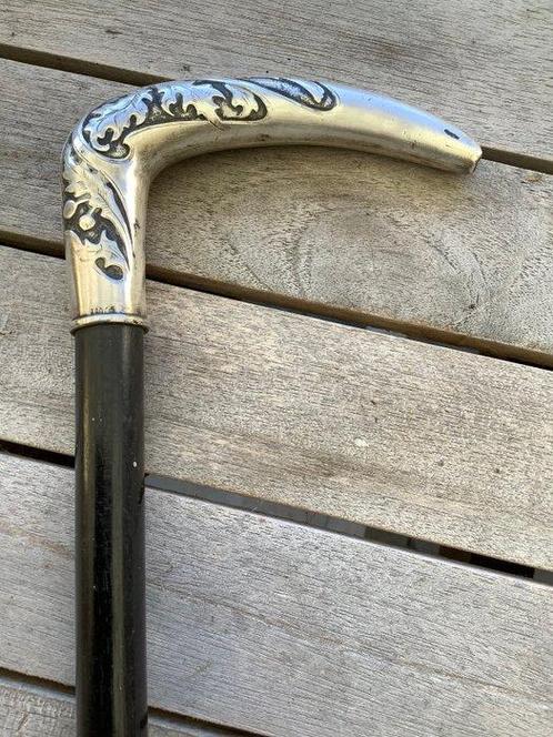 Wandelstok - met zilveren handgreep (800), Antiek en Kunst, Kunst | Designobjecten