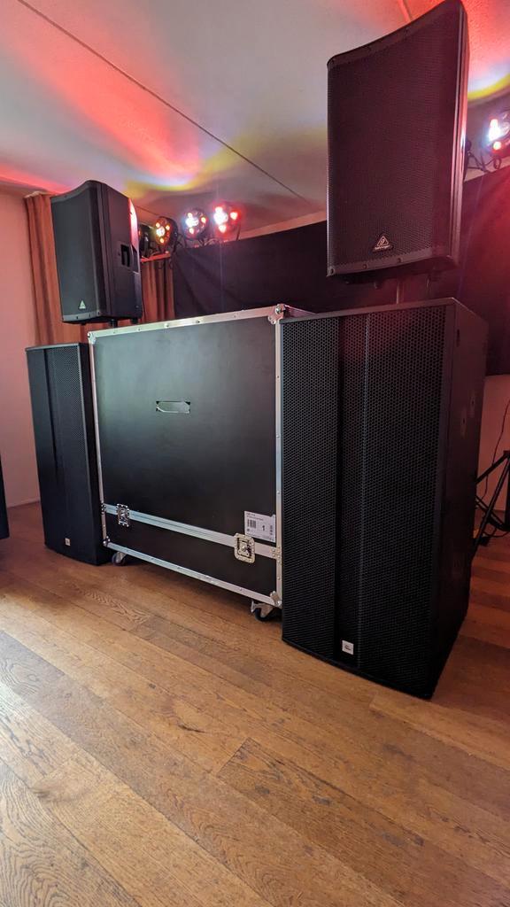 Geluidsinstallatie HUREN Twente; Sets 700-6100 Watt te Huur!, Hobby en Vrije tijd, Feestartikelen | Verhuur, Zo goed als nieuw
