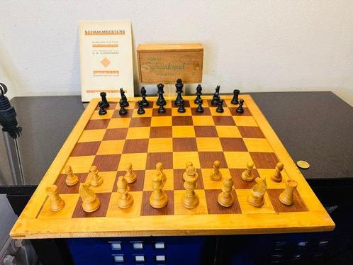 Prachtig groot schaakbord en -stukken - Schaakspel - Hout, Antiek en Kunst, Curiosa en Brocante