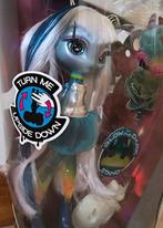 MGA Entertainment - Pop Novi Stars molecule kid doll - Una